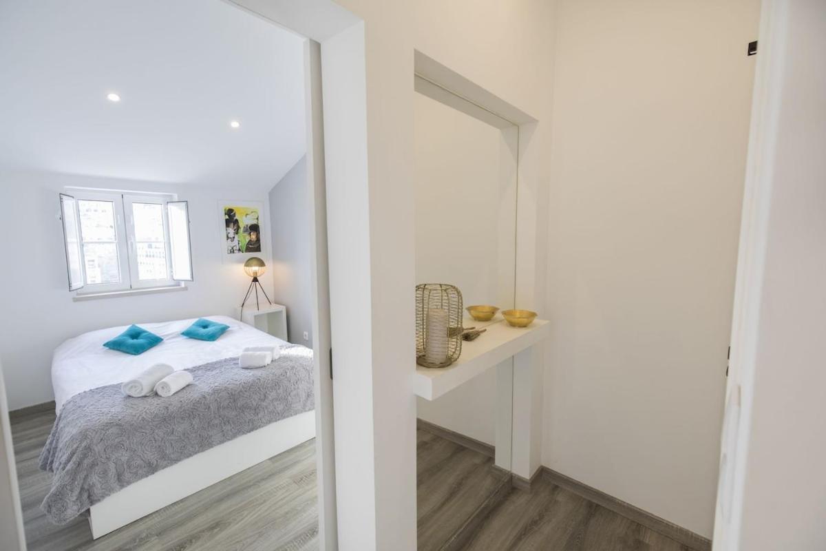 The Nest At Mouraria Apartment *